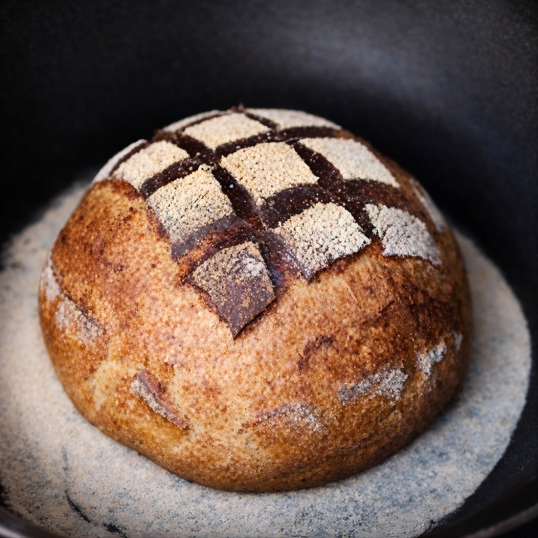 Dutch Oven Röstzwiebel-Krustenbrot