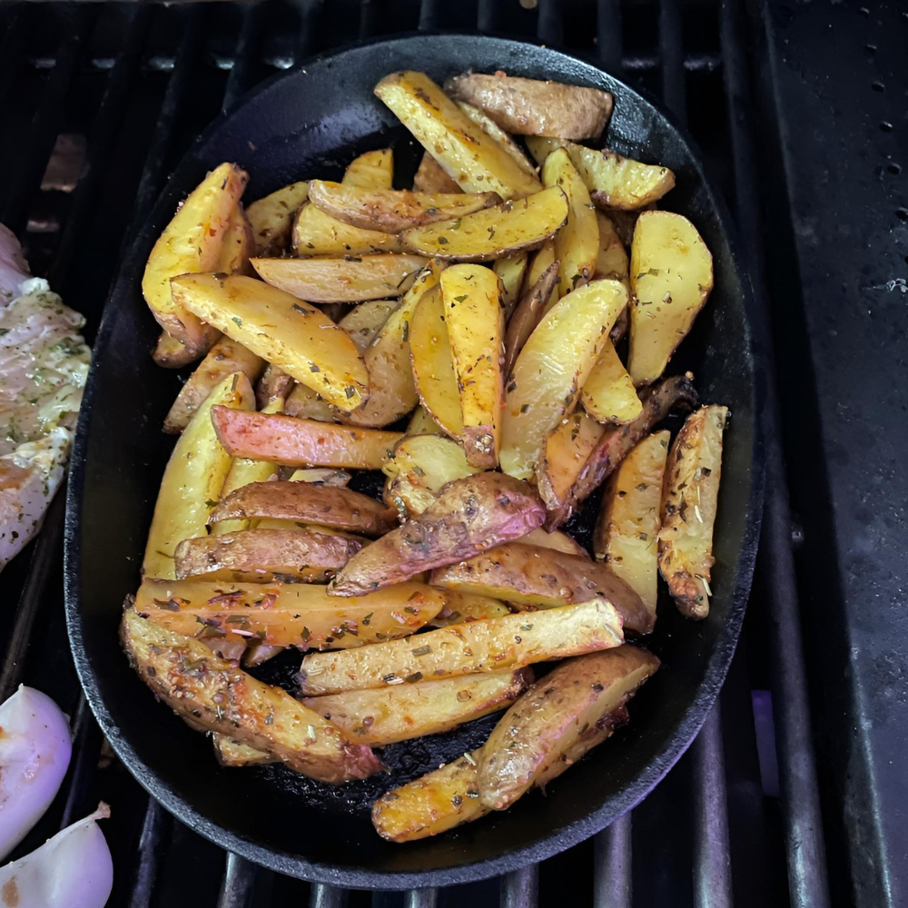 Knusprige Kartoffelspalten vom Grill