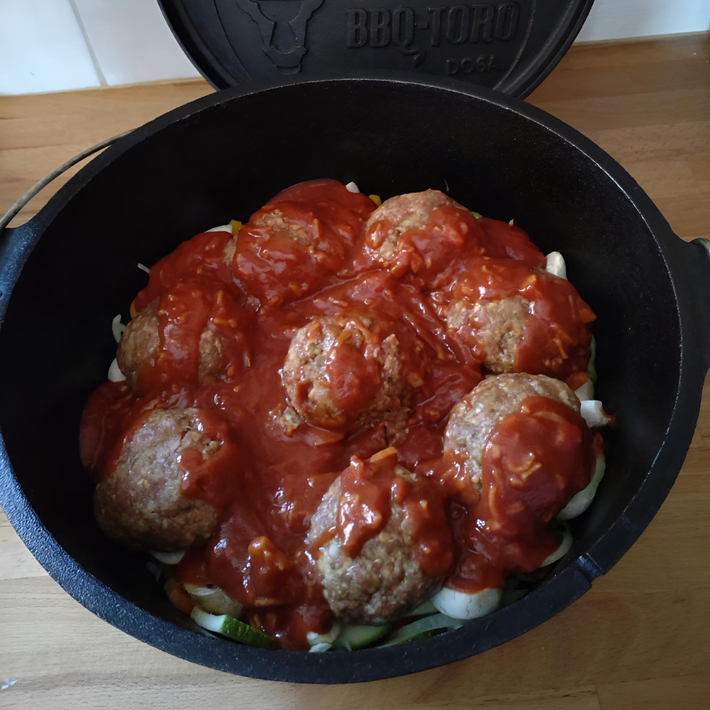Restepfanne mit Hackfleischbällchen aus dem Dutch Oven
