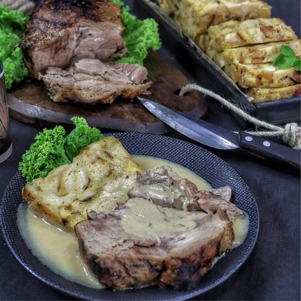 Sauernacken mit Serviettenknödeln