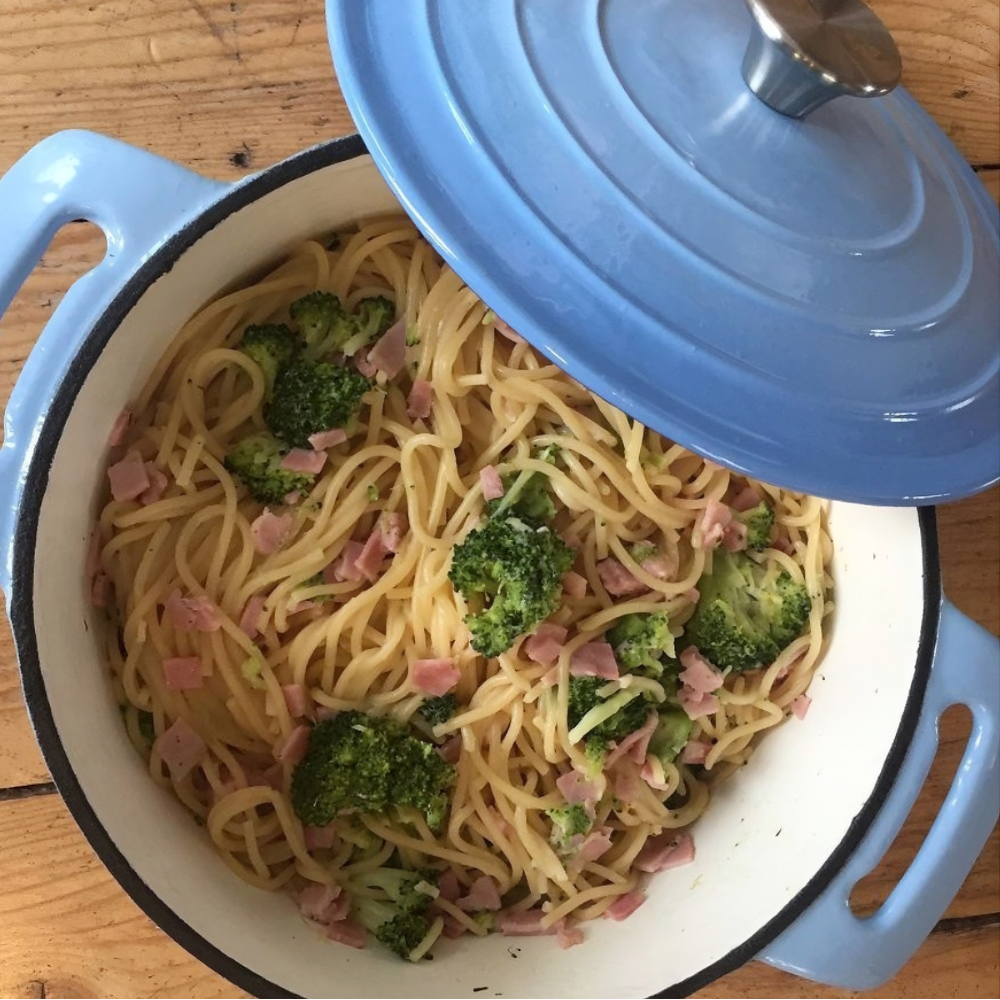 One Pot Pasta mit Brokkoli und Schinken