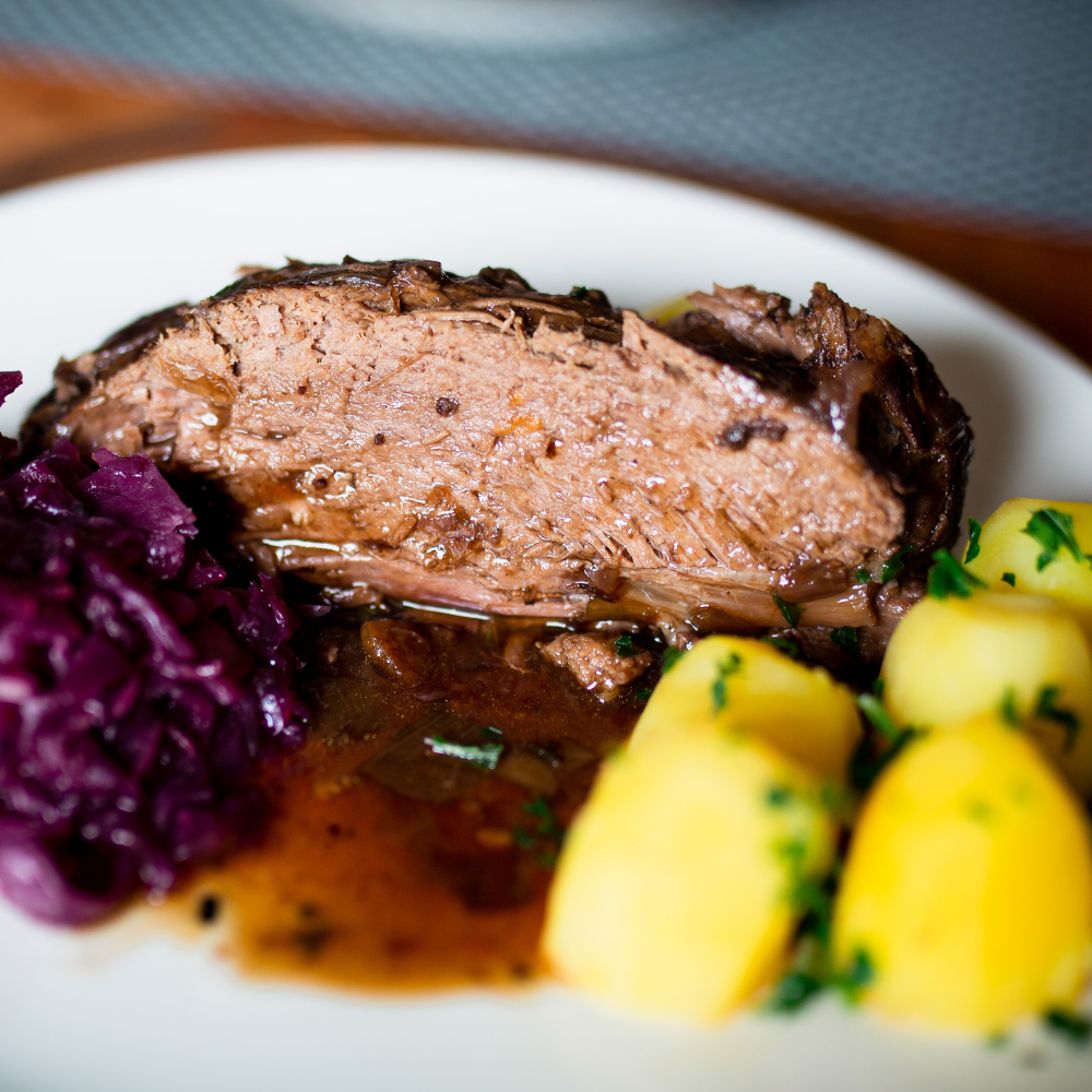 Klassischer Weihnachtsbraten mit Bratensauce