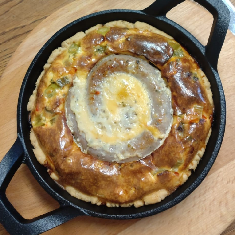 Herzhafter Wurstkuchen aus der Gusseisenpfanne