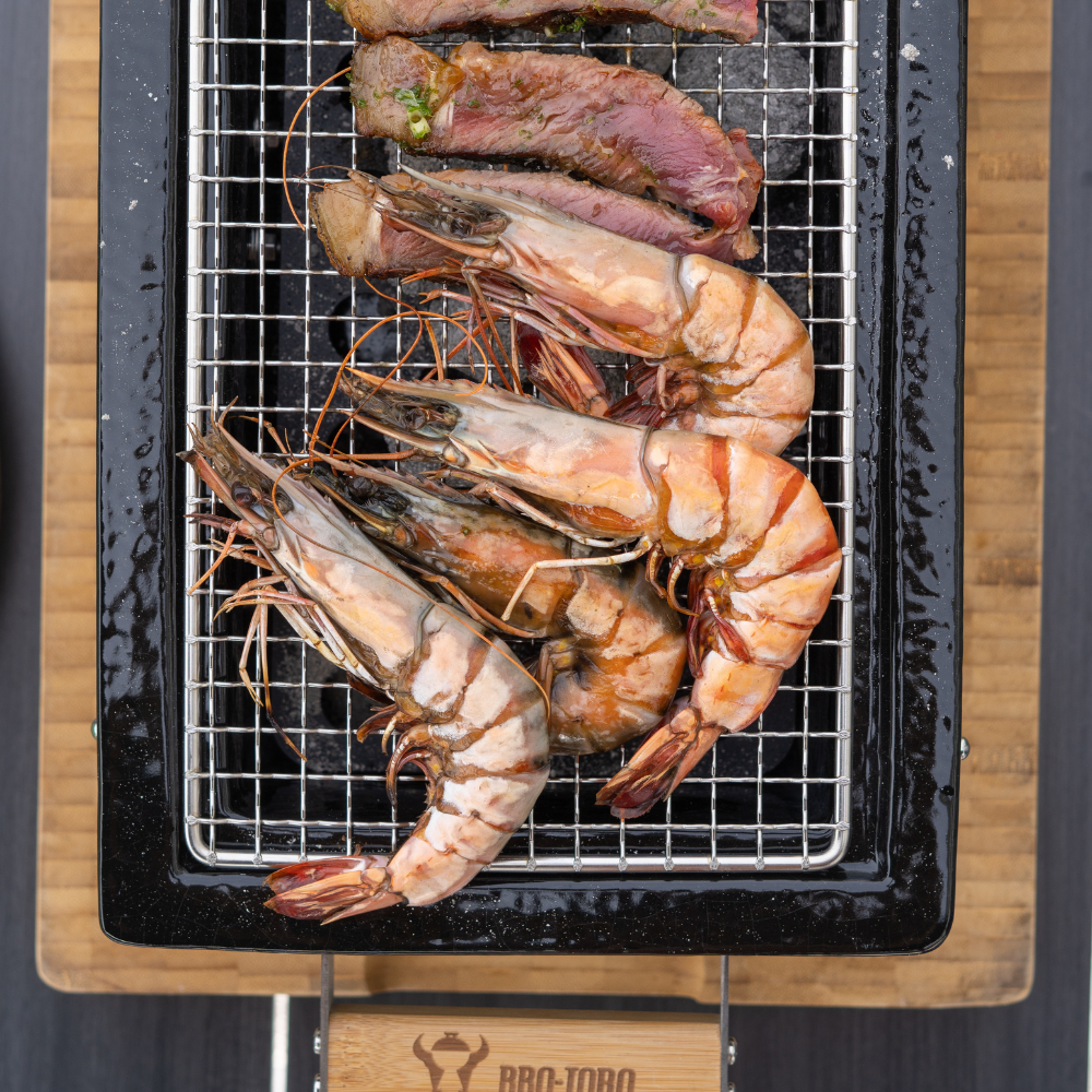 Holzkohletischgrill, Keramik, inkl. Holzunterlage