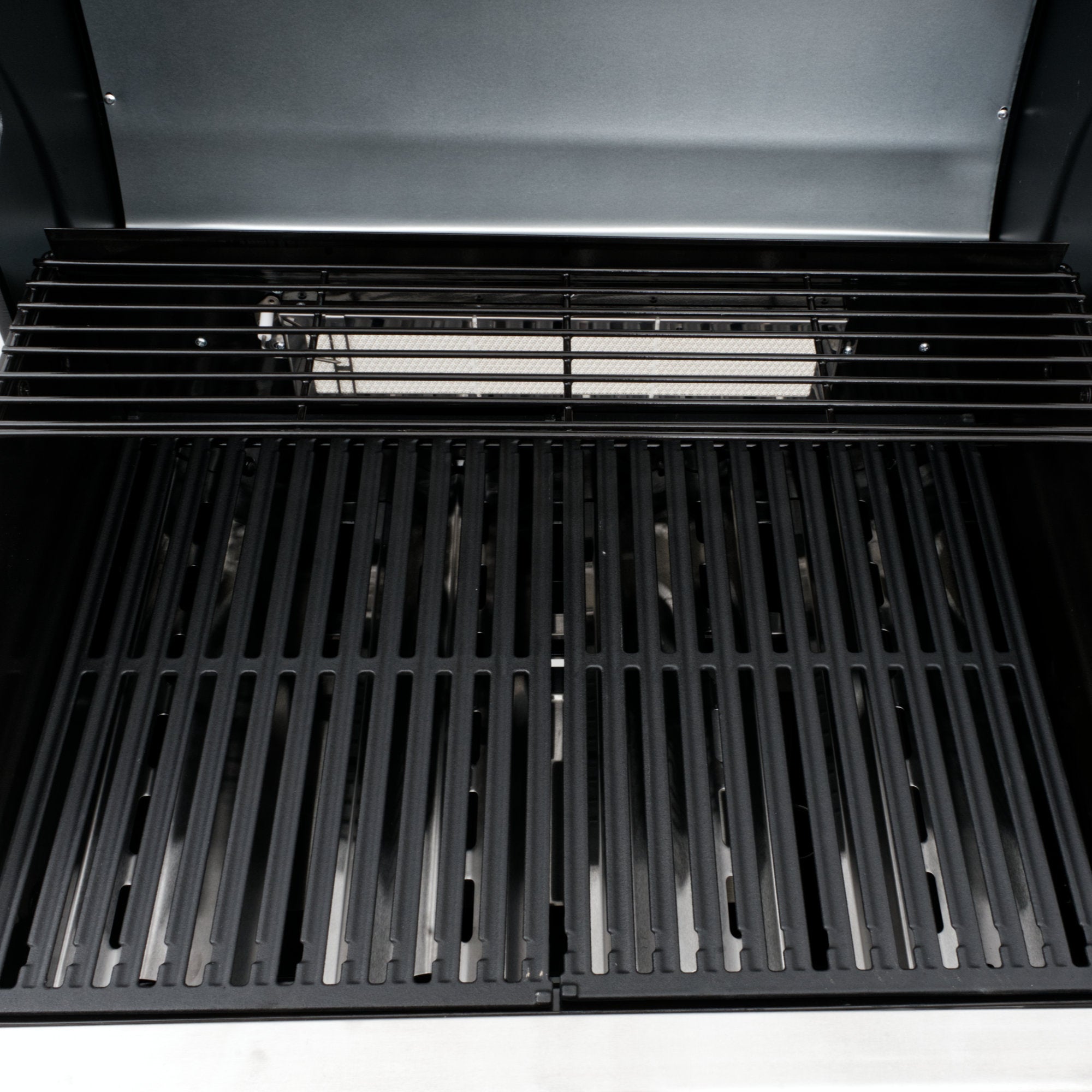 Barbecue à gaz en acier inoxydable, comprenant 4 brûleurs, 1 brûleur latéral et 1 brûleur infrarouge.