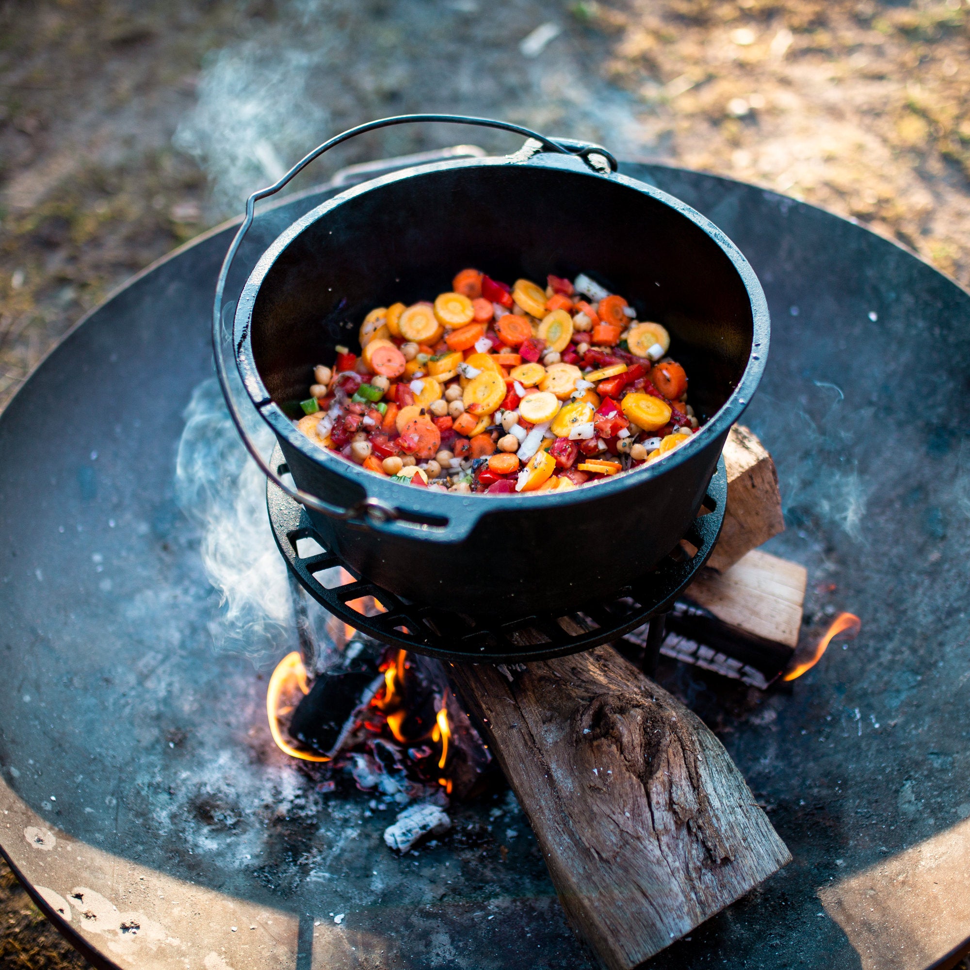 Grillrost, Gusseisen, mit 3 Beinen, rund