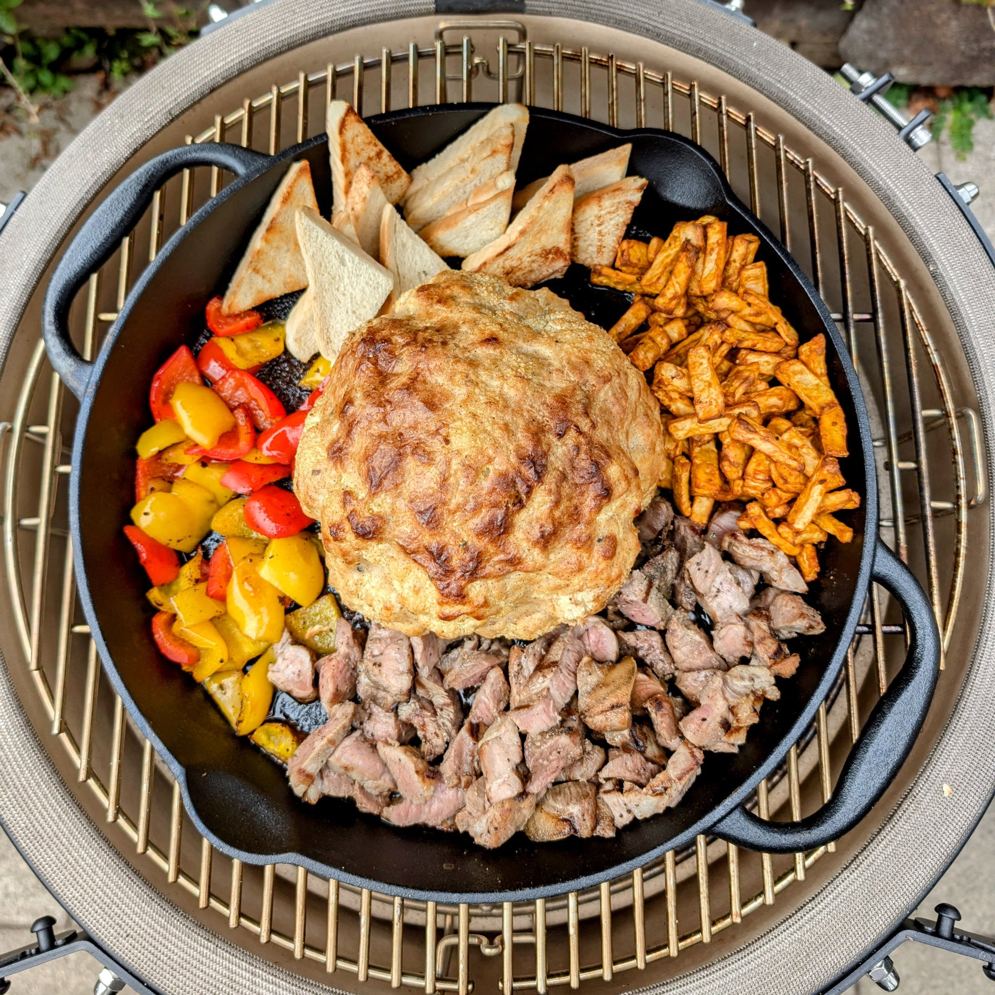 Kamado Holzkohlegrill "Yoru", inkl. Thermometer, Rädern