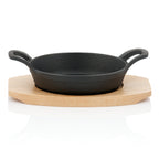 Plat de service, Ø 16 cm, en fonte, avec socle en bois.