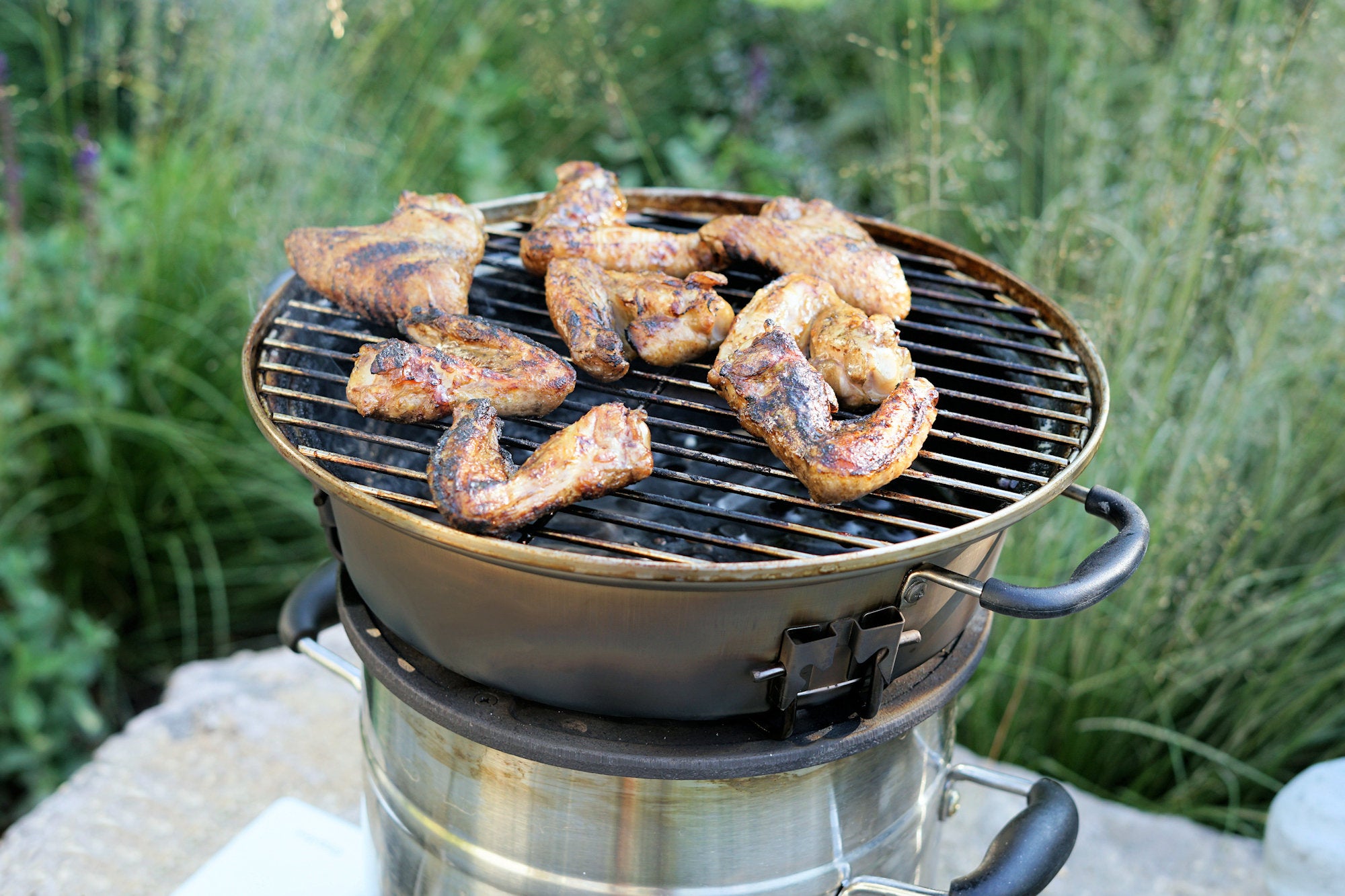 Grill Set für Raketenofen, inkl. Gusseisen Grillplatte, Grillrost, Tropfschale, Heber