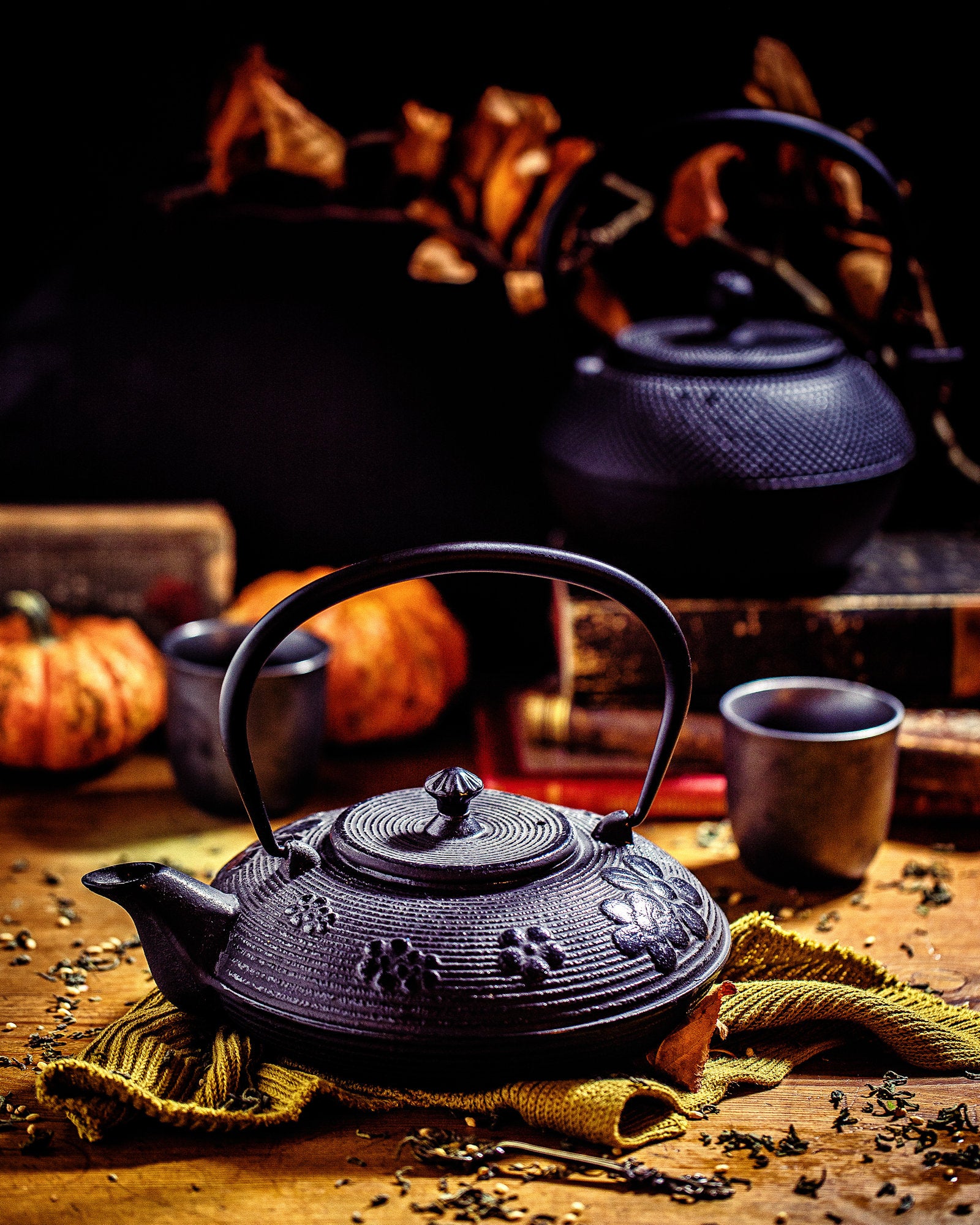Asian-style teapot, 1.2 liters, cast iron, including stainless steel strainer